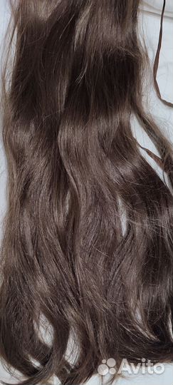 Волосы (хвост) на заколках темно-русые