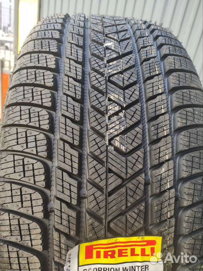 Pirelli Scorpion Winter 285/40 R22