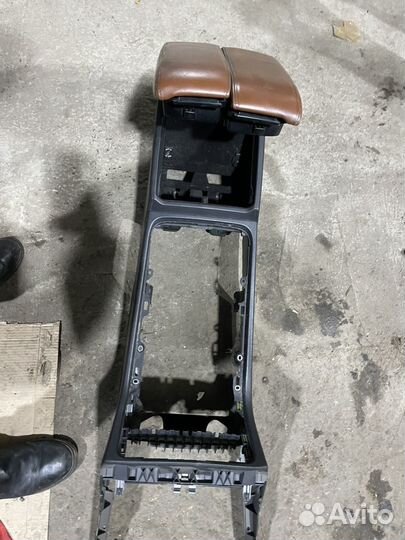 Подлокотник передний volkswagen touareg nf