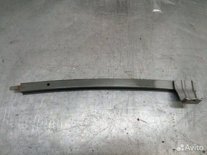 Направляющая стекла двери передняя правая Toyota