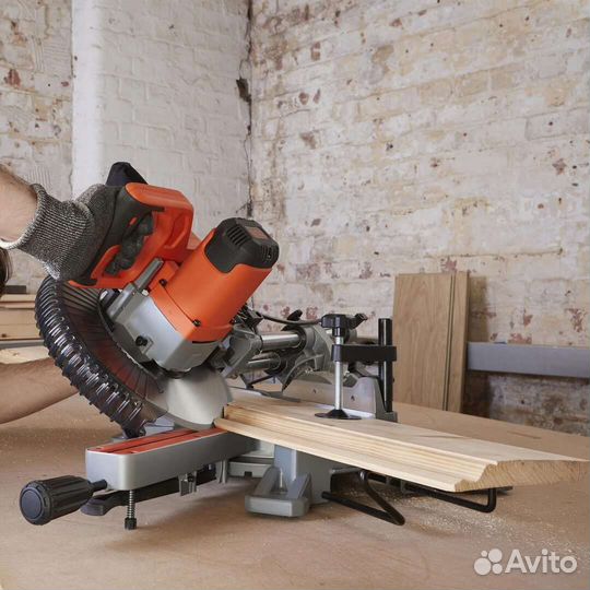Пила торцовочная Black Decker