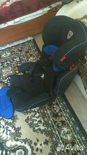 Автомобильное кресло