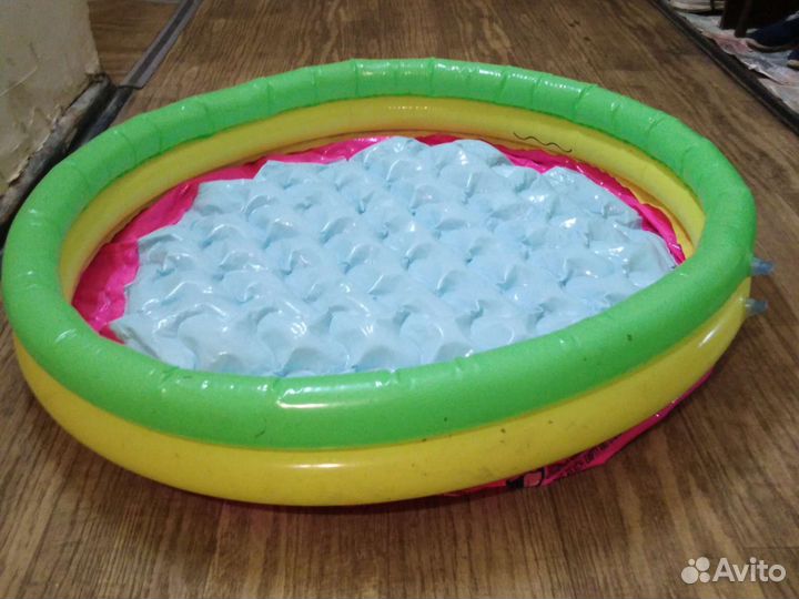 Надувной бассейн