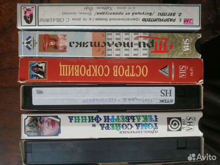 Фильмы и мультфильмы на видеокассетах