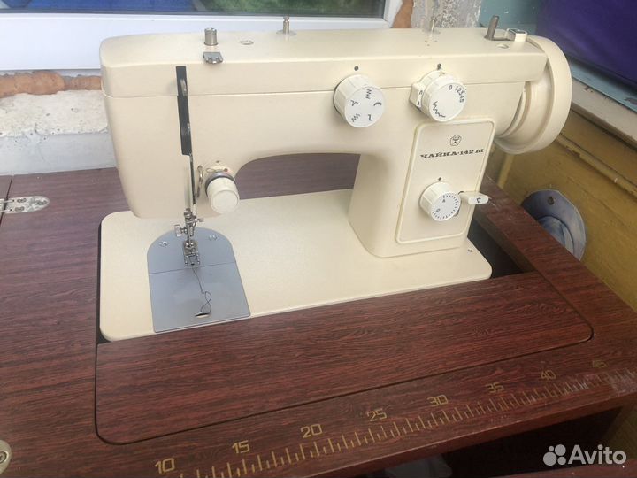 Швейная машина Чайка 142