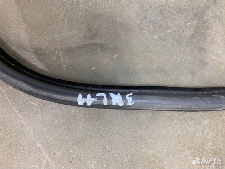 Уплотнитель двери задний левый Land Rover Range