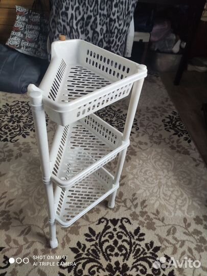 Этажерка пластик на колесах,бу