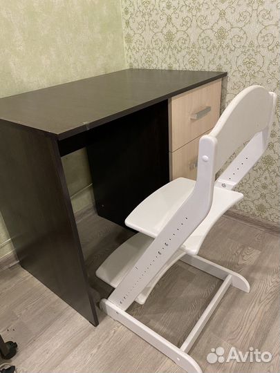 Детский письменный стол и 