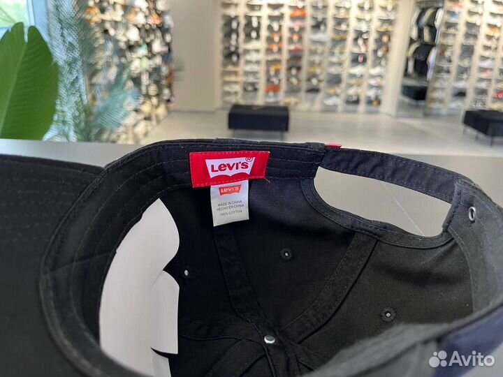 Бейсболка Levis в ТЦ Мега Молл