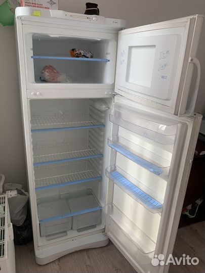 Холодильник бу indesit