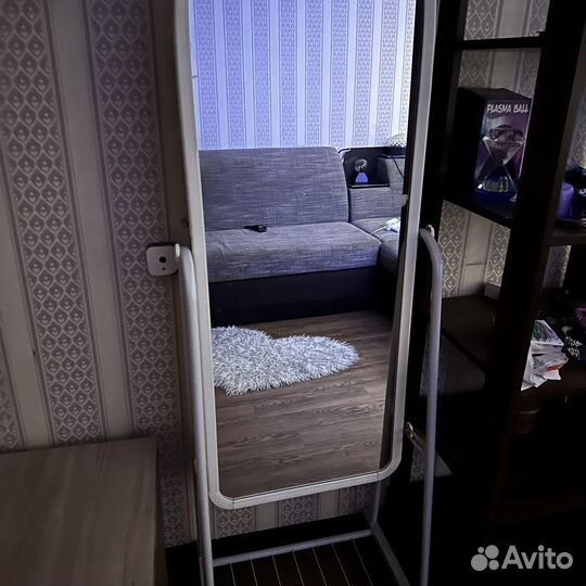 Зеркало напольное на колесиках