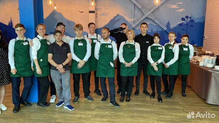 Официант шведской линии