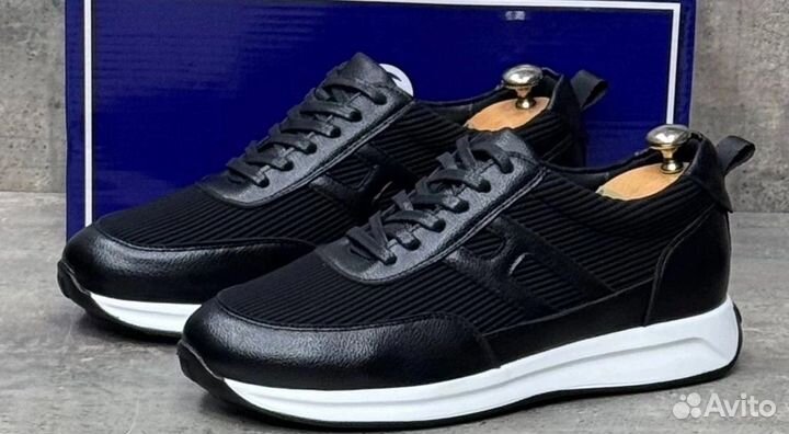 Модные кроссовки для активных мужчин