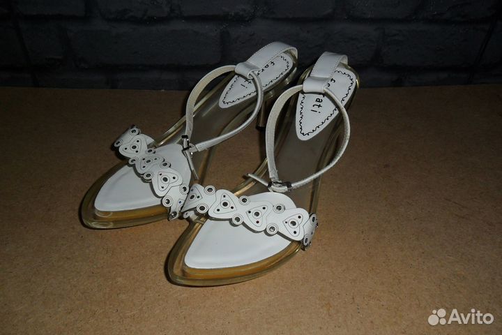 Босоножки женские Ferrati