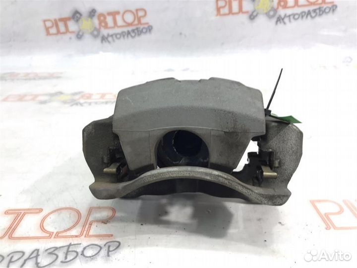 Суппорт передний левый Toyota prius ZVW30 2009-20