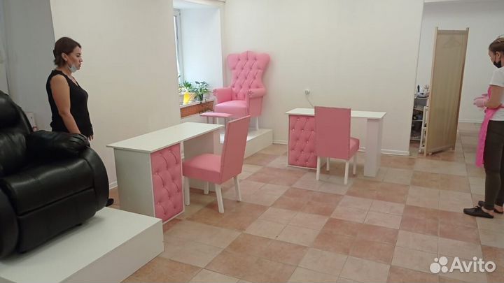 Маникюрный стол