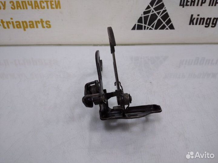 Крюк замка капота Skoda Octavia A5 рестайлинг