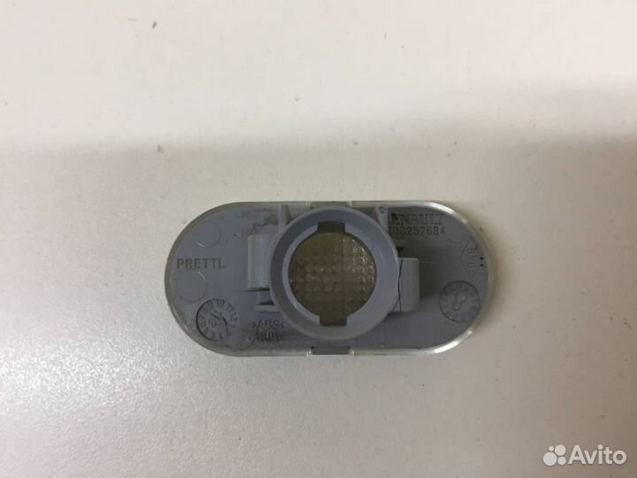 Повторитель на крыло Renault Duster 2012