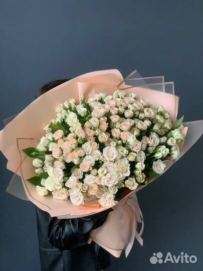 Цветы кустовые розы. букет кустовых роз.Доставка