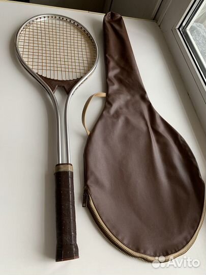 Теннисная ракетка