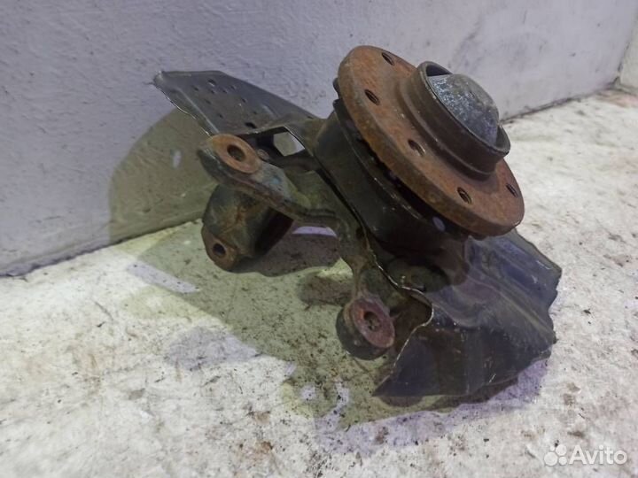 Кулак передний правый бмв