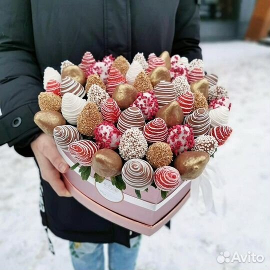 Съедобные букеты из клубники