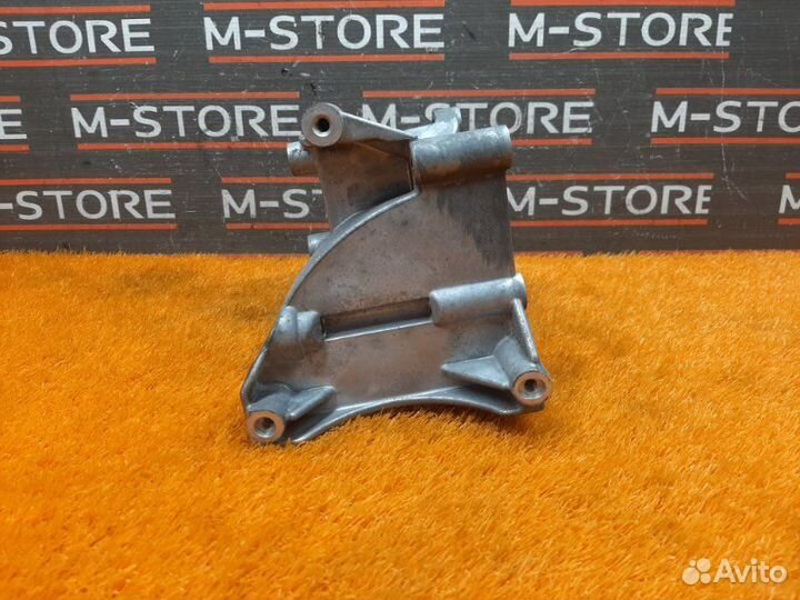 Кронштейн генератора Audi A4 B7/8E ALT 2007