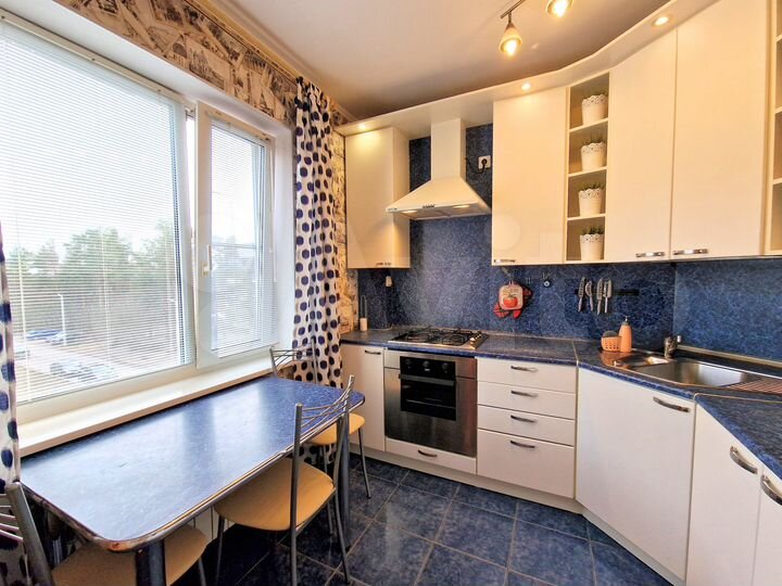 2-к. квартира, 60 м², 4/9 эт.