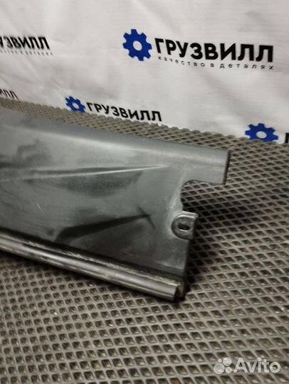 Уголок жабо правый Renault T 84507777