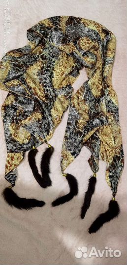 Шарф с кисточками из норки