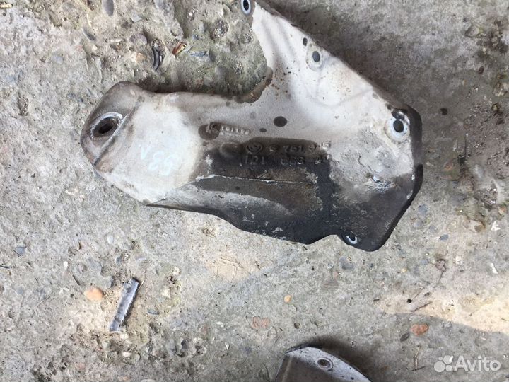 Кронштейн двигателя левый BMW X5 E53 m62 4.4