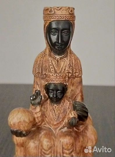 Статуэтка чёрной мадонны