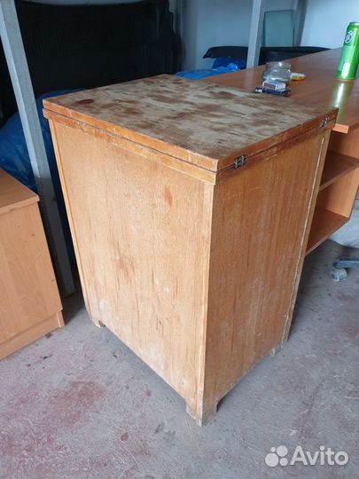 Продам Швейную Машинку 2М.3 с ножным приводом