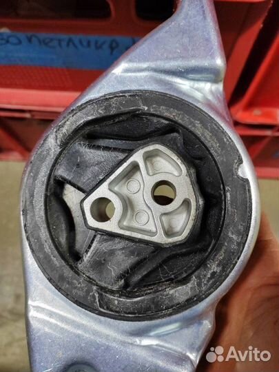 Опора двигателя левая гранта АКПП левая LADA