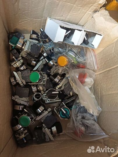 Переключатели кнопки Schneider xb4