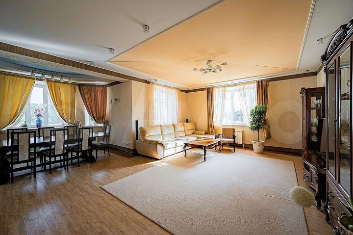 Коттедж 384 м² на участке 27 сот.