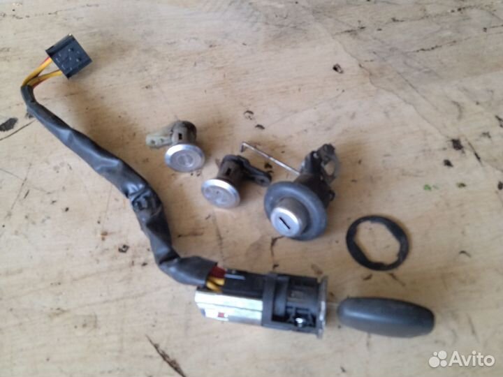 Замок Рено Логан 1,6 комплкт