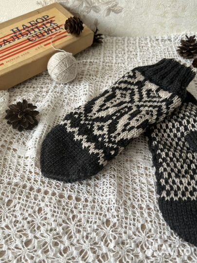 Варежки вязаные женские