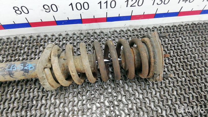 Стойка передняя Jeep Grand Cherokee WK / WH (2004