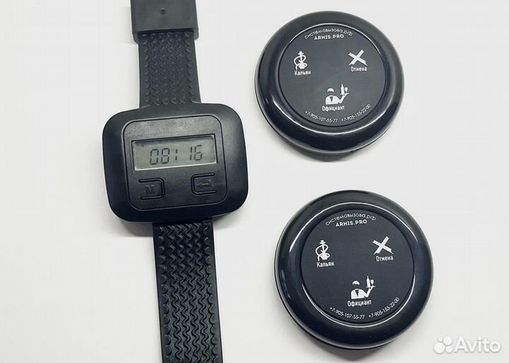 Часы и кнопки вызова официанта в ассортименте