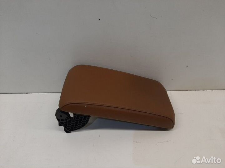 Подлокотник Toyota Camry V55 2017