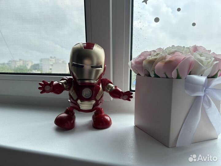 Игрушка робот марвел