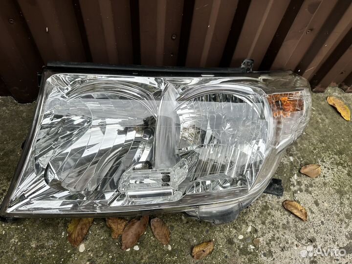 Фара на toyota land cruiser 200