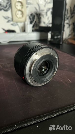 Объектив yongnuo 35mm 1:2