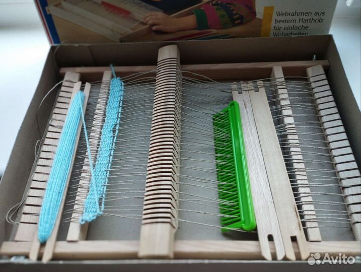 Ткацкий станок детский + пряжа+ 2 гобелена