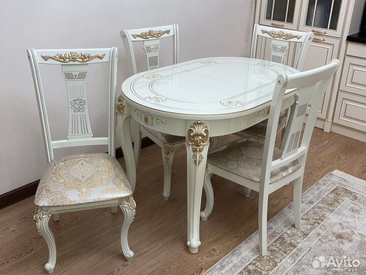 Столы и стулья