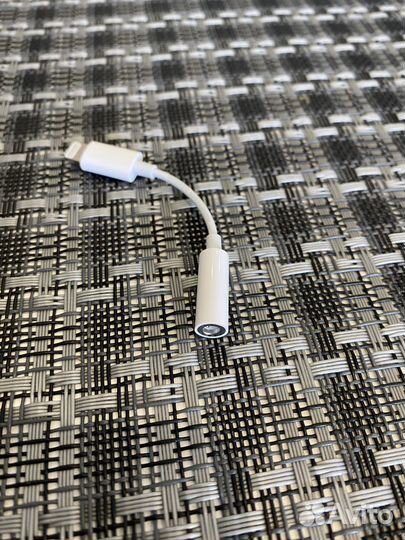 Переходник адаптер Apple Lightning-mini jack 3.5