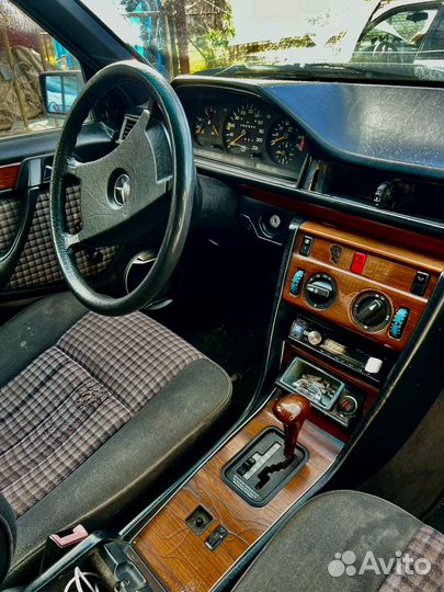 Mercedes-Benz W124 2.3 AT, 1991, 300 000 км