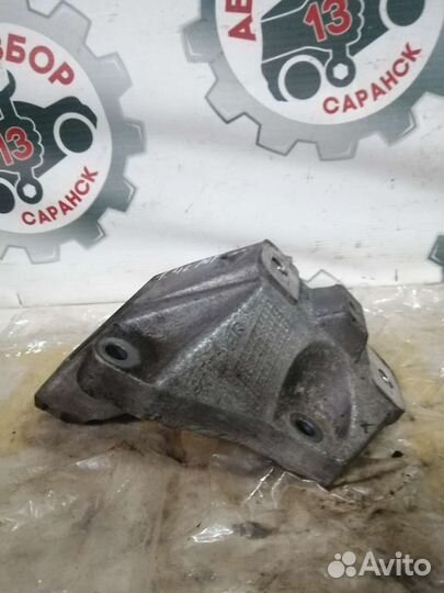 Кронштейн двигателя левый Skoda Octavia A4, BCA