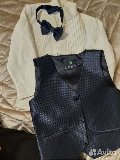 Жилетка, рубашка и бабочка